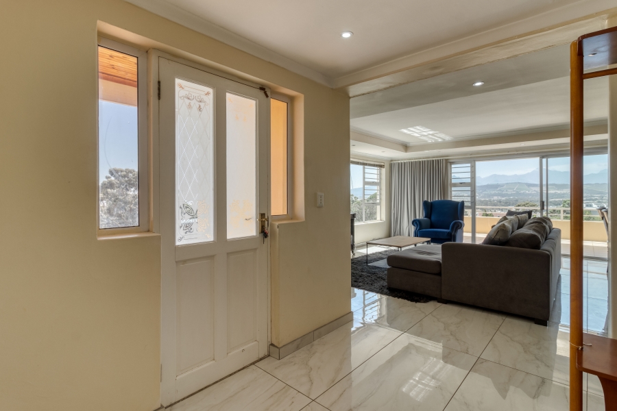 4 Bedroom Property for Sale in Mountainside Western Cape